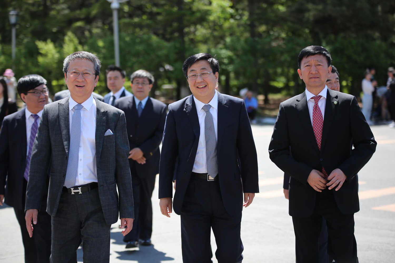 蔡奎龍市長，金雄校長與樸杰董事長.jpg